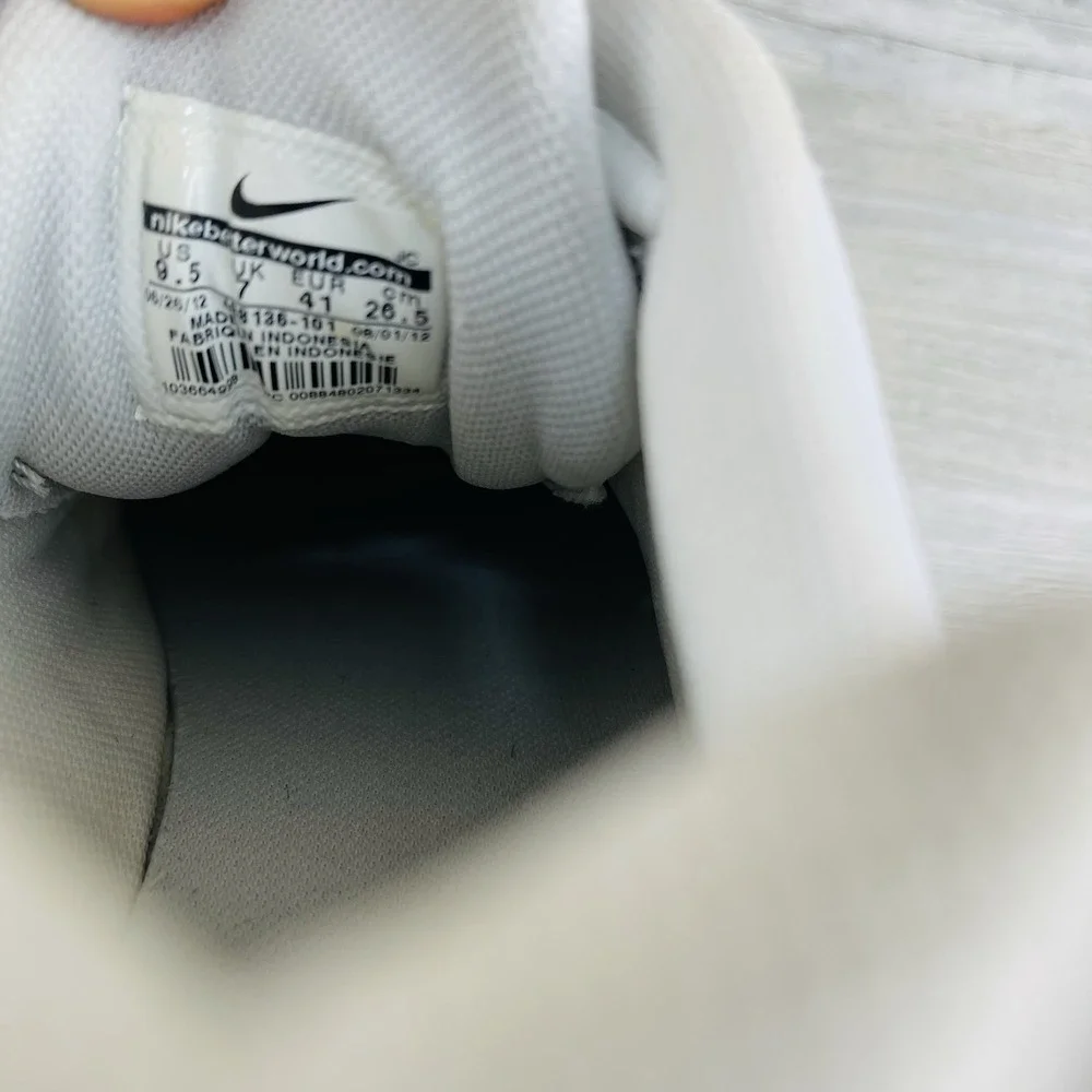 Nike Women City Court Low Top White Sneakers Size 9.5 White Silver Athletic